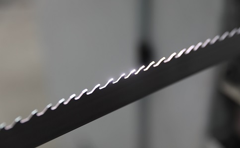 德阳双金属带锯条产生切削噪音的原因具体有哪些？